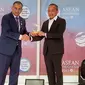 CEO PTPN V Jatmiko K Santosa saat menerima penghargaan Asean Energy Awards 2023. (Liputan6.com/M Syukur)