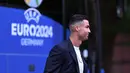 Pemain Timnas Portugal, Cristiano Ronaldo tiba di hotel tempat menginap jelang Euro 2024 di Harsewinkel, Jerman, Rabu (13/06/2024) waktu setempat. (AFP/Patricia De Melo Moreira)