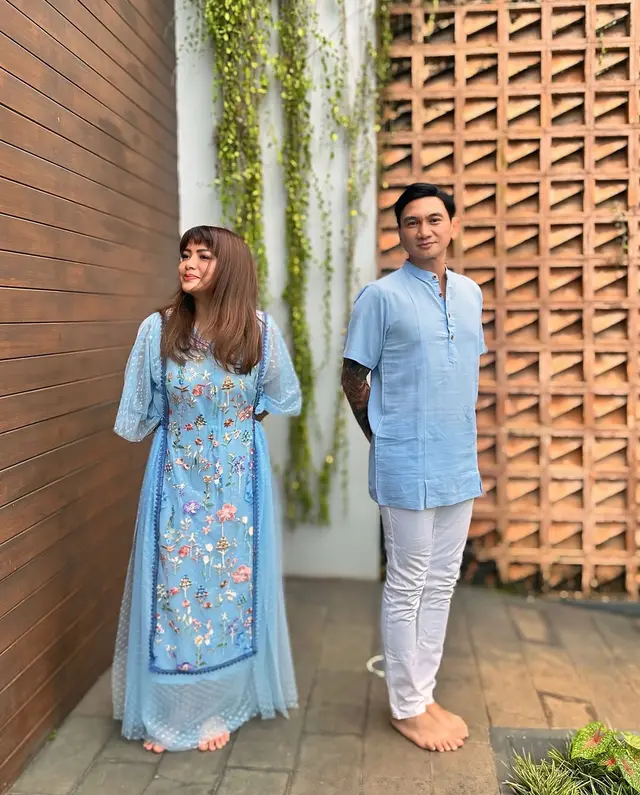 Potret 7 artis rayakan Lebaran 2025 bareng mantan pasangan, Desta & Natasha Rizky kompak berbaju biru