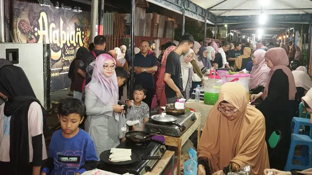 Masyarakat Banyuwangi antusias belanja masakan Timur Tengah di bazar kuliner Arabian Streetfood (Istimewa)