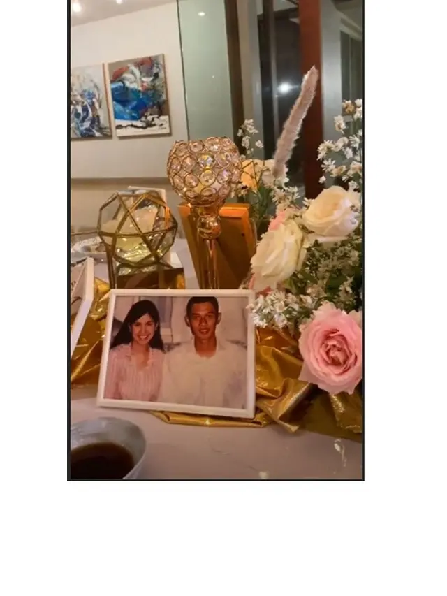 7 Potret Kado Romantis AHY ke Annisa Pohan di Anniversary ke-15, Manis Banget