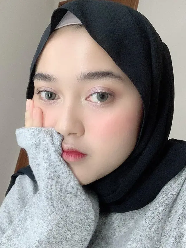 7 Pesona Indira Kalistha, YouTuber Cantik yang Curi Perhatian