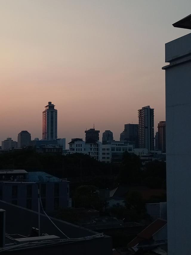Hasil Foto Kamera Oppo A58 Kondisi Senja Perkantoran Jakarta