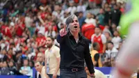 Pelatih Iran, Vahid Shamsae1 dalam laga final Piala Asia Futsal 2026 melawan Timnas Futsal Indonesia di Indonesia Arena, Jakarta