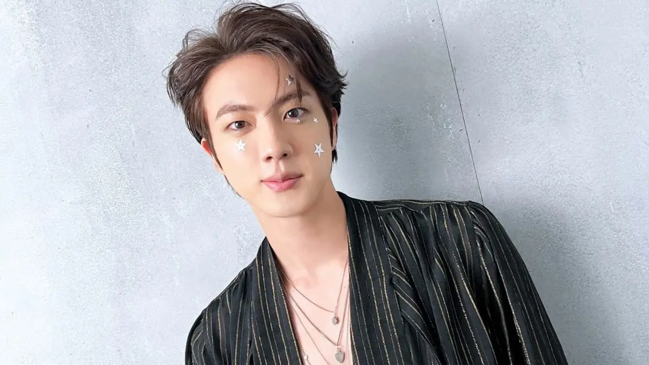 Jelang Jin BTS Pulang Wamil, BIGHIT Music Merilis Pernyataan yang Harus Dipahami ARMY agar Proses Kepulangannya Berjalan Lancar. (dok. Instagram @jin)