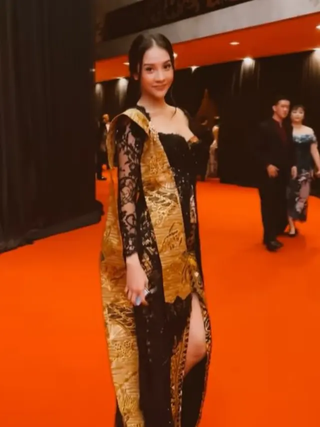 Anya Geraldine di red carpet FFI 2022. (Instagram/anyageraldine)