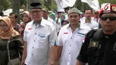 Fikry Zulfikar Irama mendaftarkan diri sebagai bakal calon Wakil Bupati Bogor ke KPU Kabupaten Bogor, Jawa Barat.