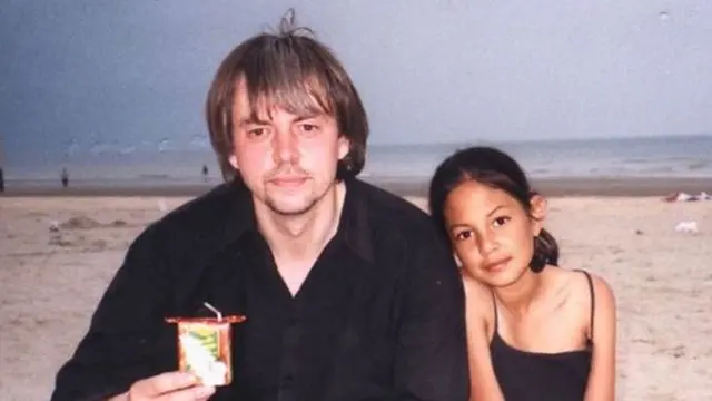 6 Potret Masa Remaja Aurelie Moeremans, Disebut Mirip Selena Gomez