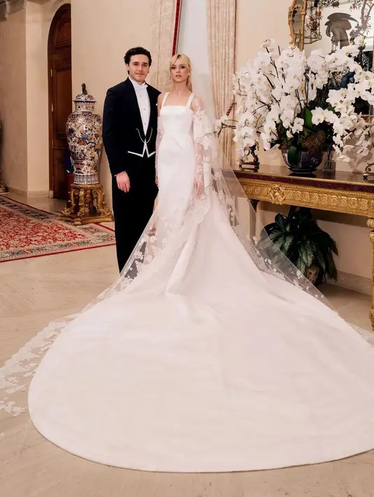 “Gaun impianku terima kasih @lesliefremar @maisonvalentino,” tulisnya. (Instagram/voguemagazine).