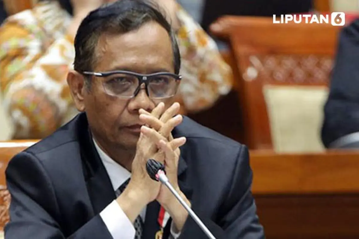Banner Infografis Rapat Panas Menko Mahfud Md Vs Komisi III DPR. (Liputan6.com/Faizal Fanani/Trieyasni)