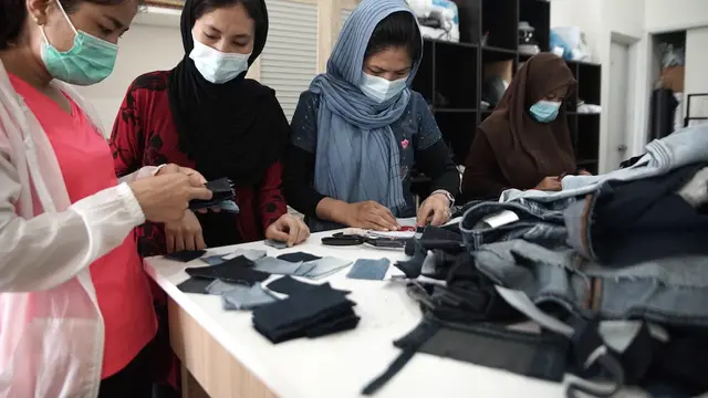 Proyek Upcycling Kain-Kain Sisa untuk Berdayakan Pengungsi Perempuan