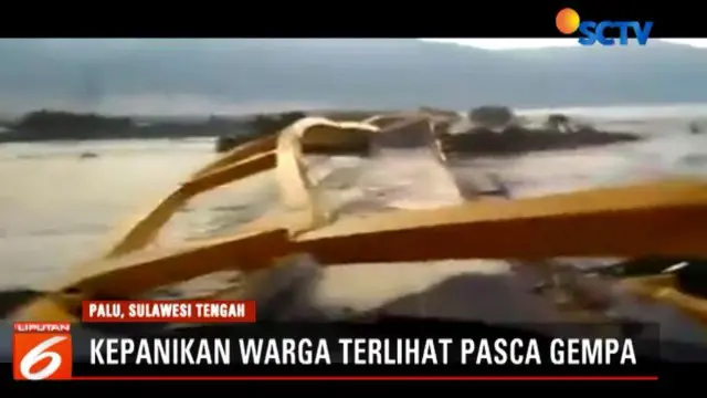 Jembatan yang merupakan kebangaan warga Palu roboh akibat dengan magnitudo 7,4 skala richter, Jumat kemarin.