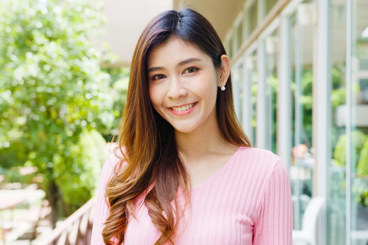 cantik bahagia kalem dewasa