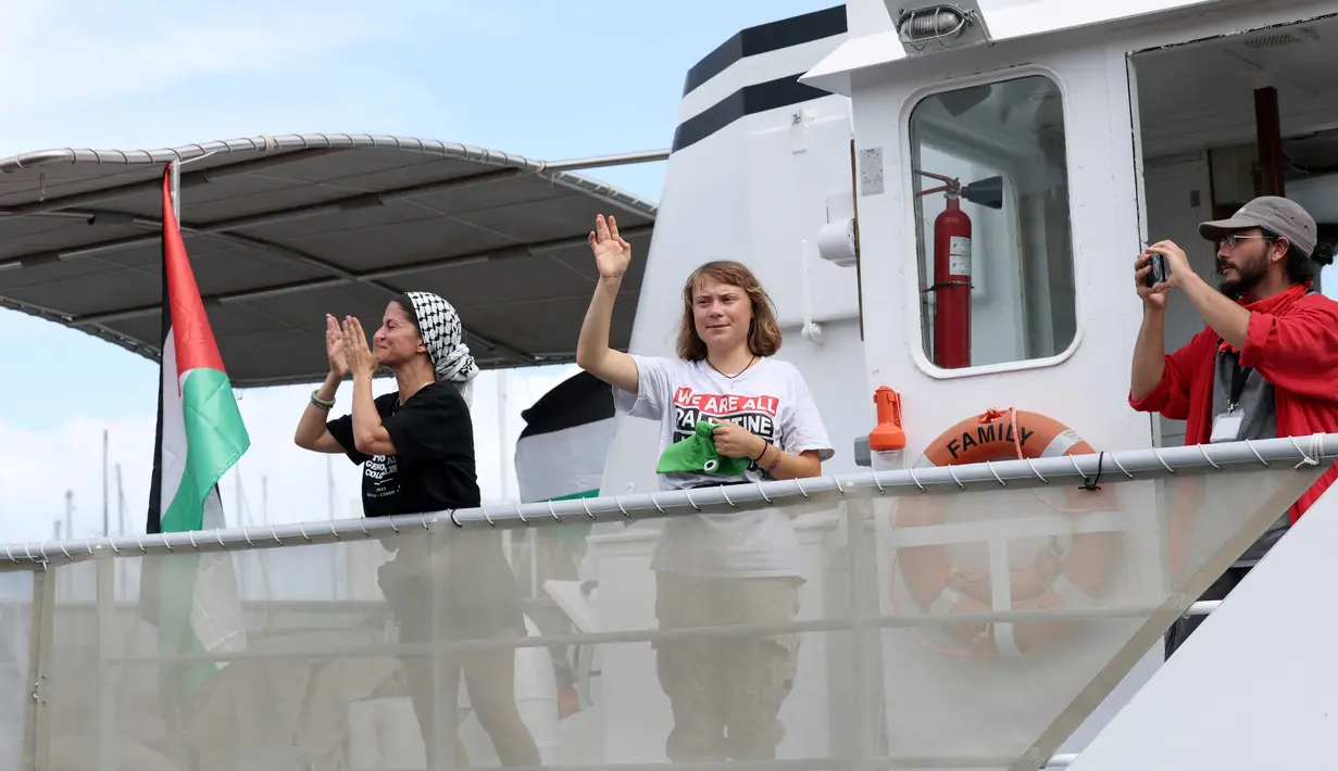Aktivis iklim Greta Thunberg ikut serta dalam armada kapal bantuan kemanusiaan yang berangkat dari Barcelona menuju Gaza pada Minggu, 31 Agustus 2025. (Lluis GENE/AFP)