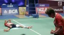 Ganda Campuran Indonesia, Tontowi Ahmad/Liliyana Natsir bersorak usai mengalahkan Ganda Campuran asal China Zheng Siwei/Chen Qingchen 22-20 21-15 dalam final BCA Indonesia Open 2017 di Jakarta, Minggu (18/6). (Liputan6.com/Faizal Fanani)