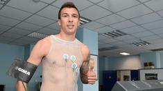 Striker Kroasia, Mario Mandzukic tiba di markas Juventus di Turin untuk menandatangani kontrak dan menjalani tes medis. (Juventus.com)