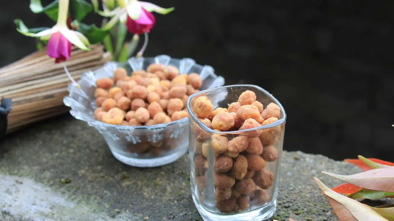 kacang telur