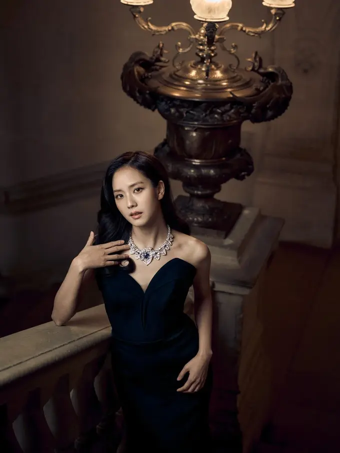 Gaya Mahal Jisoo BLACKPINK di Grand Dîner du Louvre: Pancarkan Aura Puteri Bangsawan dengan Kalung Sapphire 26 Karat