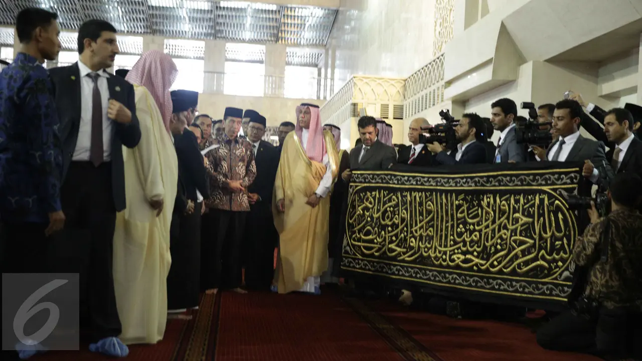 Raja Salman Berikan Penutup Kabah ke Masjid Istiqlal