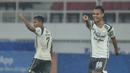 <p>Selebrasi Muhammad Rezaldi Hehanussa (kanan) setelah memberikan assist yang berbuah gol bagi Persib Bandung dalam pertandingan pekan ke-21 BRI Liga 1 2022/2023 melawan PSIS Semarang, Selasa (31/1/2023). (Dok. Persib Bandung)</p>