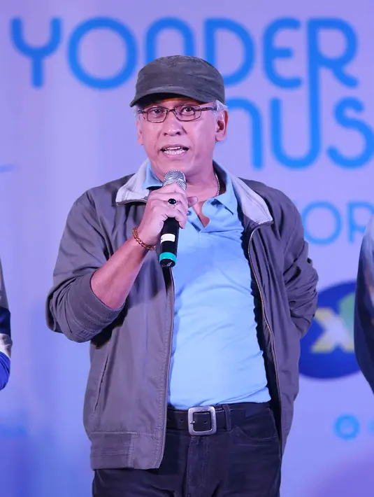 "Dari seribu berita kenapa selalu itu. Bukan berarti tidak peduli dengan hal itu sih, kan masih banyak berita soal itu," kata Iwan Fals. (Nurwahyunan/Bintang.com)