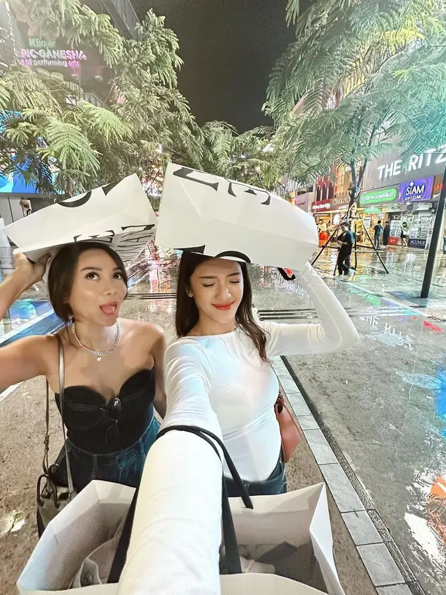 7 Potret Anissa Aziza Liburan ke Thailand Tanpa Raditya Dika dan Anak, Curi Perhatian