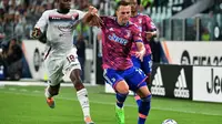 Arkadiusz Milik beraksi dalam laga Juventus versus Salernitana di Allianz Stadium pada pekan keenam Liga Italia 2022/2023, Senin (12/9/2022). (AFP/Isabella Bonotto)