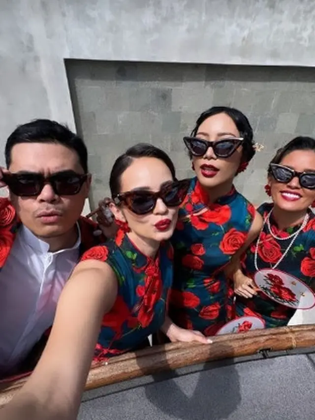 7 Potret Menawan Enzy Storia Pakai Cheongsam, Jadi Bridesmaid untuk Sahabat