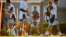 Pelatih kepala Timnas Argentina, Lionel Scaloni saat memimpin latihan persiapan menjelang laga FIFA Matchday melawan Mauritania di Ezeiza, Buenos Aires, Argentina, Rabu (25/03/2026). (AFP/Luis Robayo)