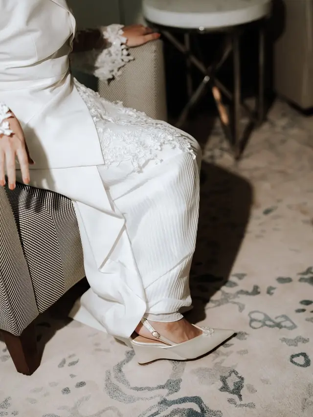 7 Detail Busana Akad Nikah Adira Kania Anak Ikke Nurjanah, Tampil Chic Pakai Blazer