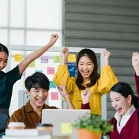 Bangun karakter positif melalui berbagai tips untuk kamu yang berkepribadian pesimis. (Foto: Freepik/tirachardz)