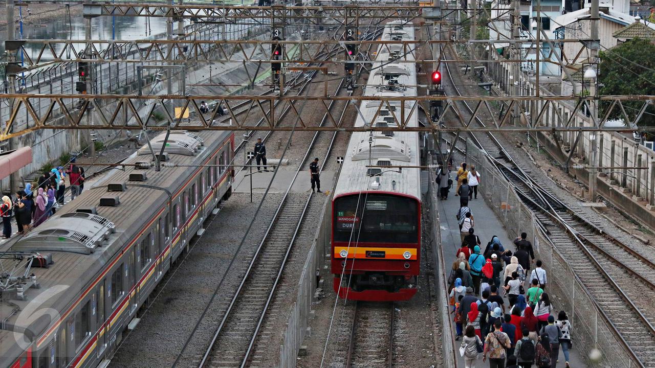 20151020- November 2015 KRL Naik 50 Persen-Jakarta