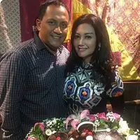 Bella Saphira bersama suami, Mayor Jenderal Agus Surya Bakti (Instagram/@bellasaphiraofficial)