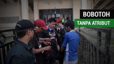 Berita video Bobotoh yang mendukung Persib Bandung tanpa atribut ketika menghadapi PS TNI dalam lanjutan Liga 1 2017 pada Sabtu (5/8).