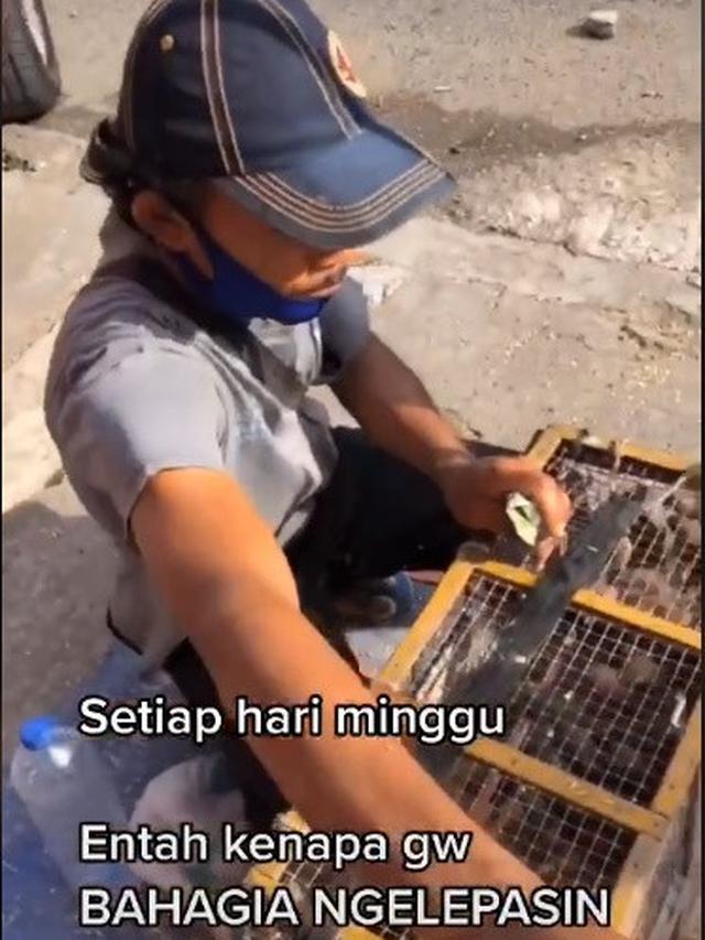 Netizen Borong Burung Lalu Dilepaskan di Depan penjual ini Viral