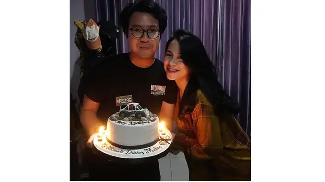 Momen Zeva memberikan kejutan ulang tahun untuk sang suami, sederhana dan romantis.