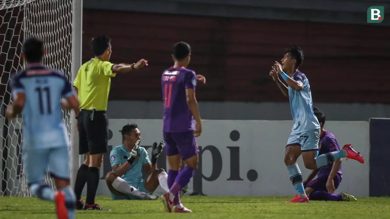 Foto: Derbi Jatim, Gol Tunggal Malik Risaldi Bawa Persela Bekuk Persik di BRI Liga 1