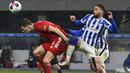 Bek Bayern Munchen, Benjamin Pavard bersaing dengan penyerang Hertha Berlin, Matheus Cunha dalam ajang Bundesliga 2020/2021 pekan 20 di Olympiastadion, Sabtu (6/2/2021) dini hari WIB. Bayern Munich menang dengan skor tipis 1-0 saat bertemu Hertha Berlin. (John MacDougall/pool via AP)