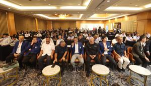 Selain itu ketua Akuatik juga berharap bisa mengakhiri puasa gelar di Asian Games. Kali terakhir ada medali yang dibawa pulang perenang Indonesia terjadi pada edisi 1990. (Bola.com/M Iqbal Ichsan)