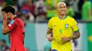 Pemain Brasil Richarlison merayakan setelah mencetak gol ke gawang Korea Selatan pada pertandingan sepak bola babak 16 besar Piala Dunia 2022 di Stadion Education City, Al Rayyan, Qatar, 5 Desember 2022. Brasil mengalahkan Korea Selatan dengan skor 4-1. (AP Photo/Martin Meissner)