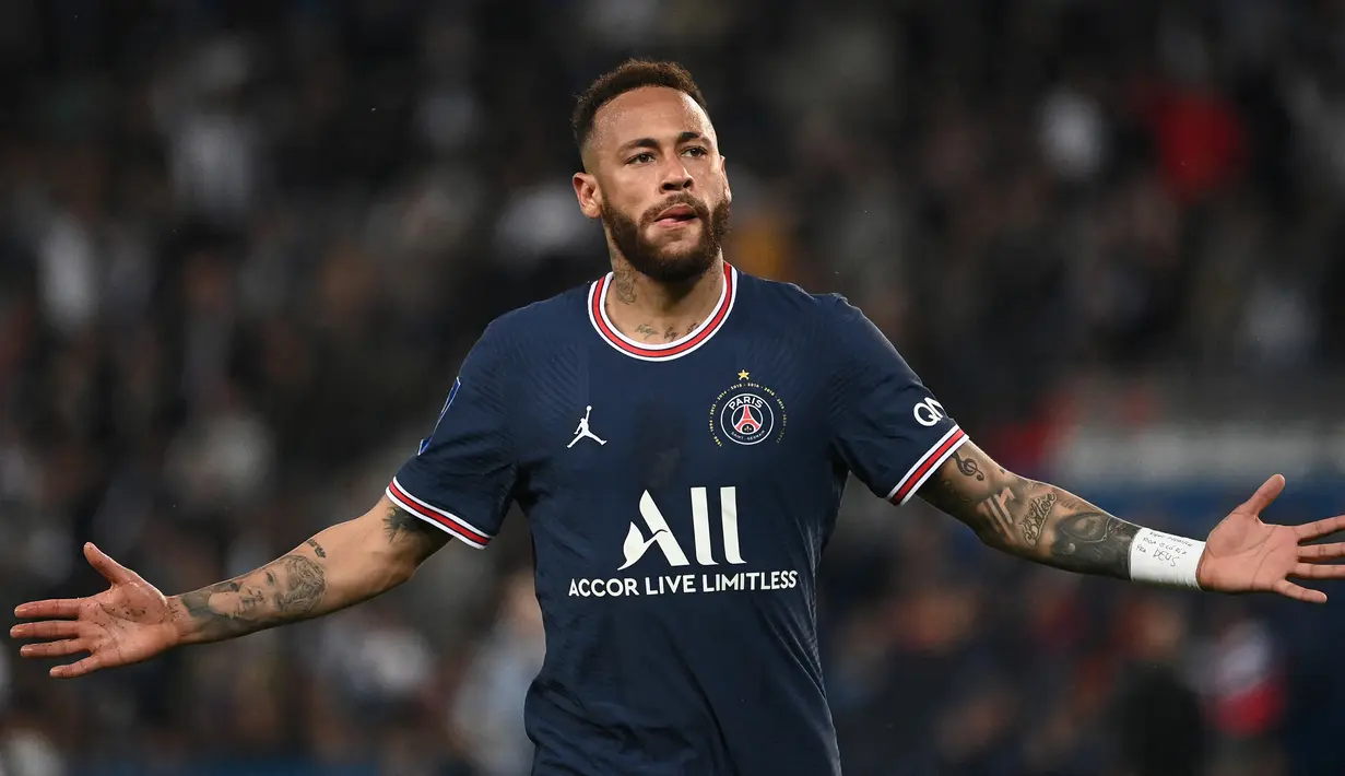 Barcelona melepas Neymar ke PSG pada awal musim 2017/2018 dengan nilai transfer sebesar 222 juta euro. Selama 4 musim berseragam Blaugrana, ia total tampil dalam 186 laga di semua ajang dengan torehan 105 gol dan 76 assist. (AFP/Anne-Christine Poujoulat)