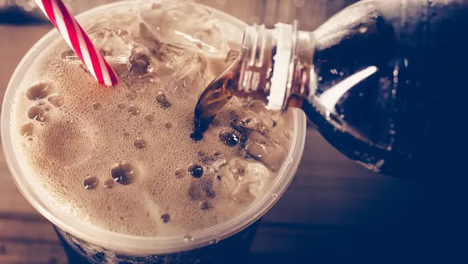 Bahayanya Jika Anak Sering Minum Soda (Vintage Tone/shutterstock)