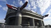 Stadion Giuseppe Meazza, yang juga biasa disebut San Siro, markas dari Inter Milan dan AC Milan. (MIGUEL MEDINA / AFP)