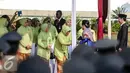 Ibu Negara, Iriana Jokowi beramah tamah dengan sejumlah pegawai Kejaksaan Agung saat Peringatan Hari Bhakti Adhyaksa ke-55 di Kejaksaan Agung, Jakarta, Rabu (22/7/2015). (Liputan6.com/Faizal Fanani) 