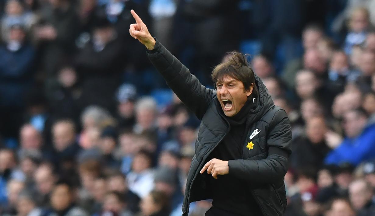 Pelatih Chelsea, Antonio Conte lahir di Lecce , Italia 31 Juli 1969 dan melakukan debut bersama The Blues di Premier League pada 15 August 2016 saat melawan West Ham United. (AFP/Anthony Devlin)