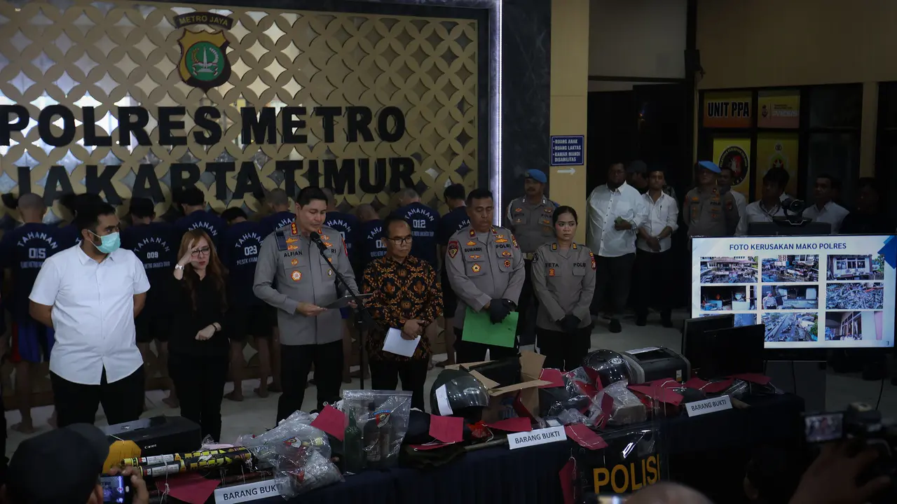 Polres Jakarta Timur Ungkap Pelaku dan Tersangka Pembakaran Kantor Polisi