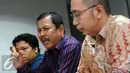 Tim hukum PSSI, Togar Manahan Nero (tengah) memberikan keterangan di kantor PSSI, Jakarta, Selasa (8/3/2016). Tim hukum PSSI memberikan penyataan terkait putusan Mahkamah Agung terhadap SK Pembekuan PSSI. (Liputan6.com/Helmi Fithriansyah)