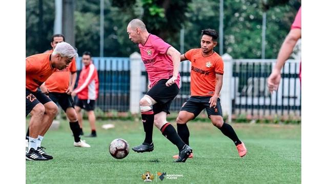 5 Potret Andik Vermansah Bermain Sepak Bola Bareng Selebritis FC, Jaga Kebugaran