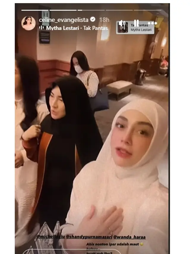 8 Potret Celine Evangelista Tampil Berhijab, Akui Nyaman