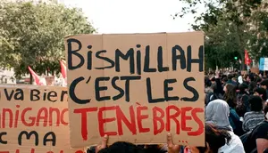 Saat Slogan 'Bismillah' Hebohkan Demo di Prancis